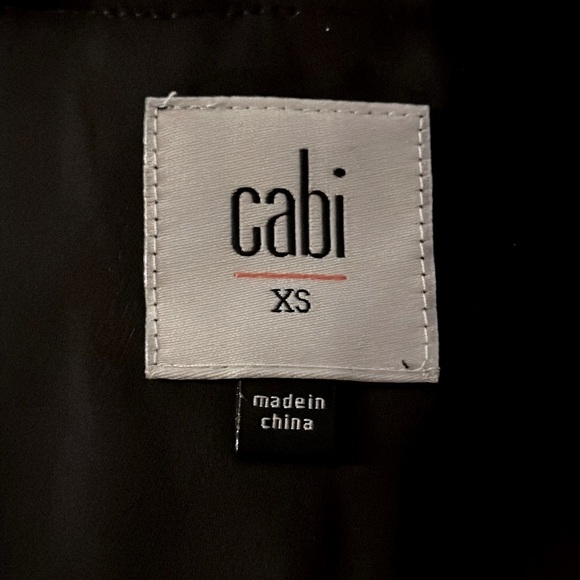 CAbi Size XS Fiore Tunic Top Sheer Blouse Pullover Curved Hem Black Floral #5020 - Picture 11 of 13